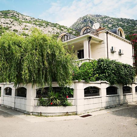 Villa Teuta Рисан Екстериор снимка