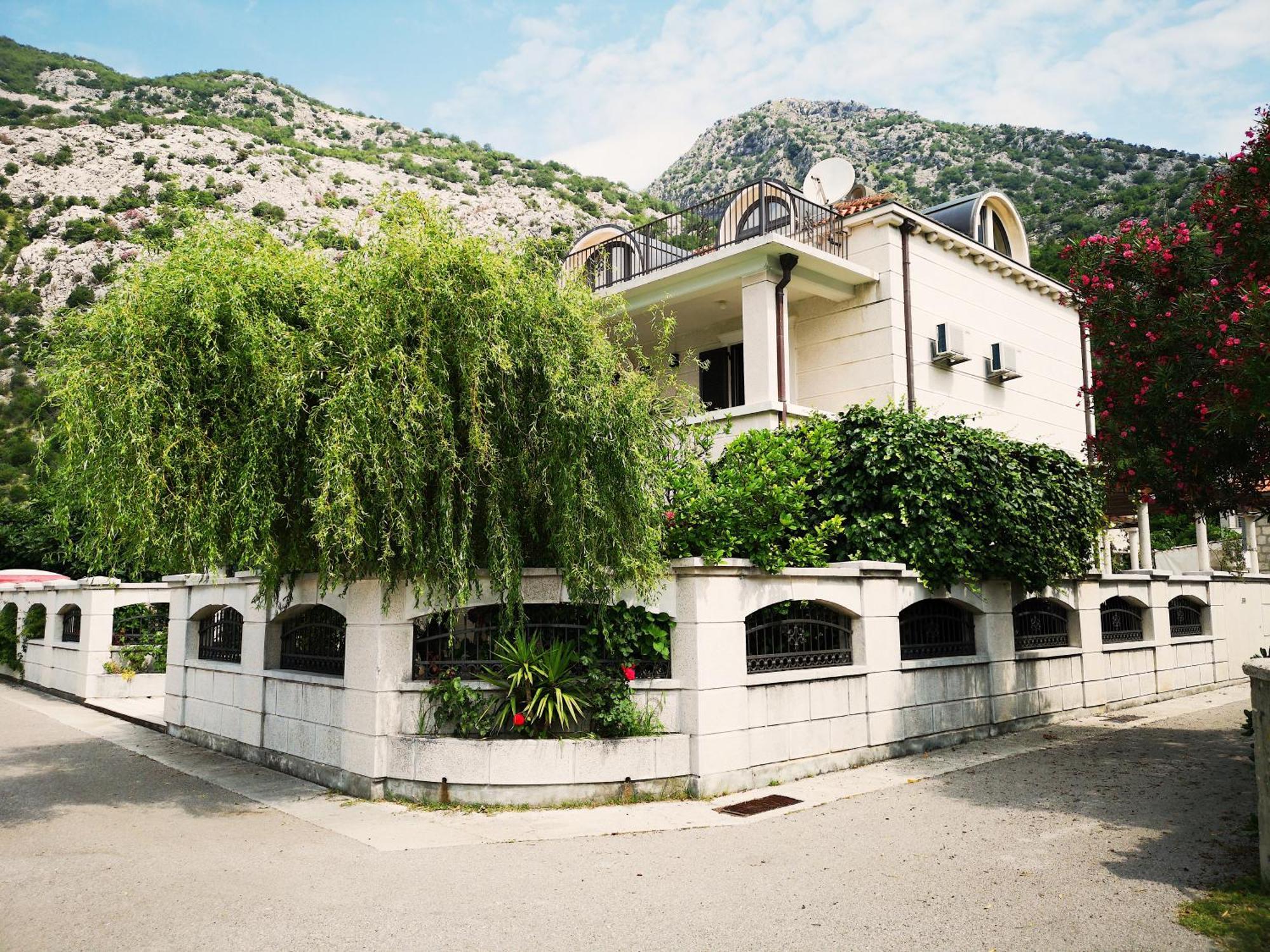 Villa Teuta Рисан Екстериор снимка